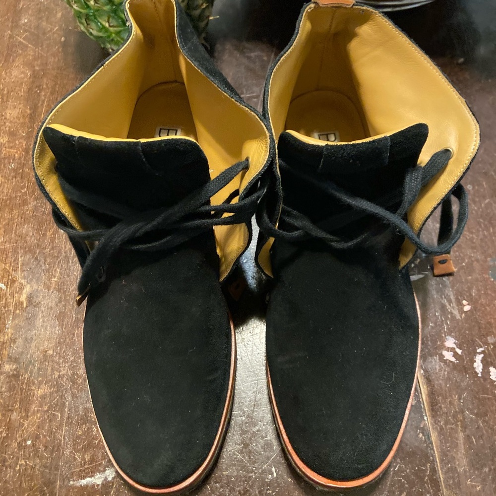 Bernardo Soft Suede Leather Ankle Booties Size 8.5